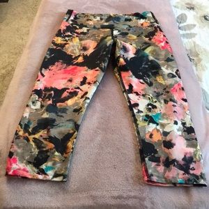 KUS*USA Floral Paint Splatter Capri Size Large